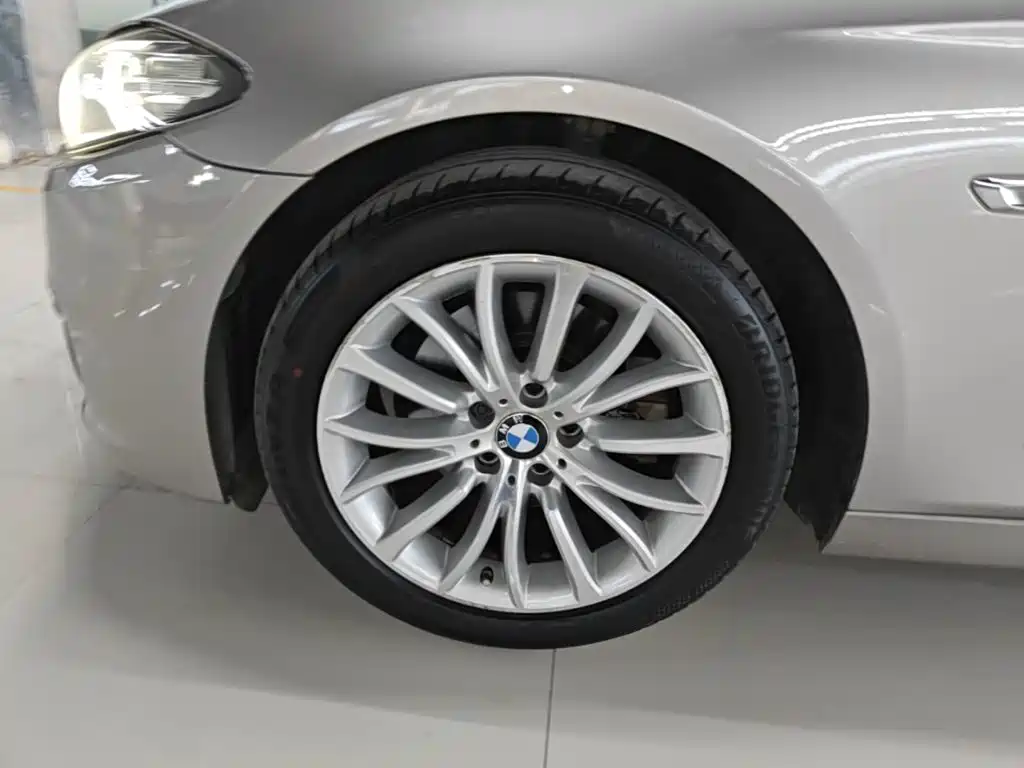 BMW 5 Series 2015 — фото 23