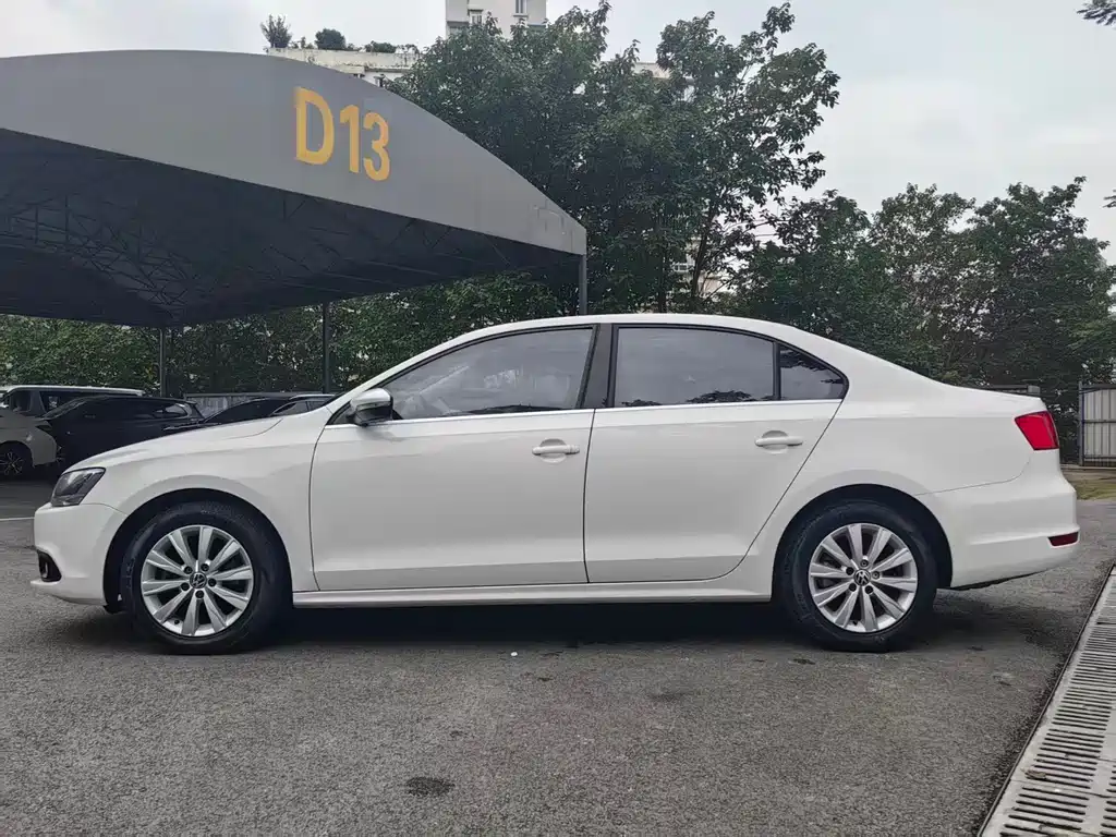Volkswagen Sagitar 2015