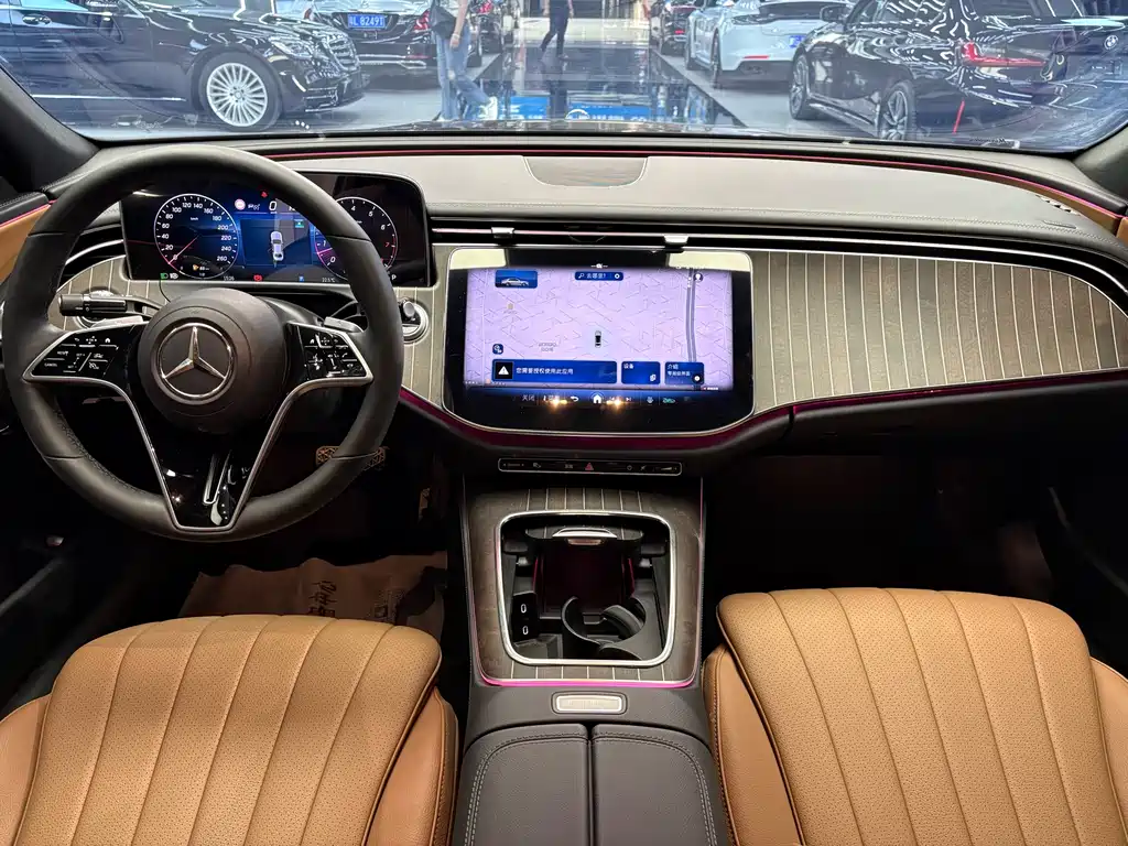 Mercedes-Benz E-Class 2025 — фото 6