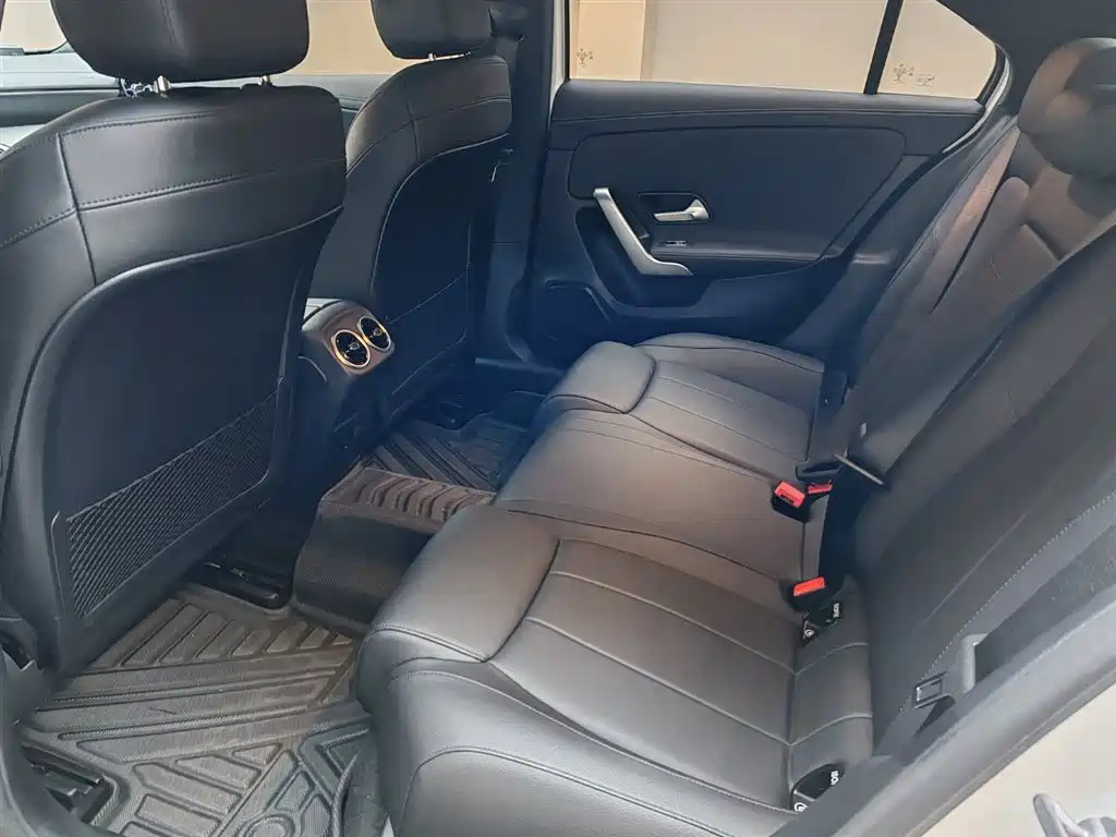 Mercedes-Benz A-Class 2021 — фото 15