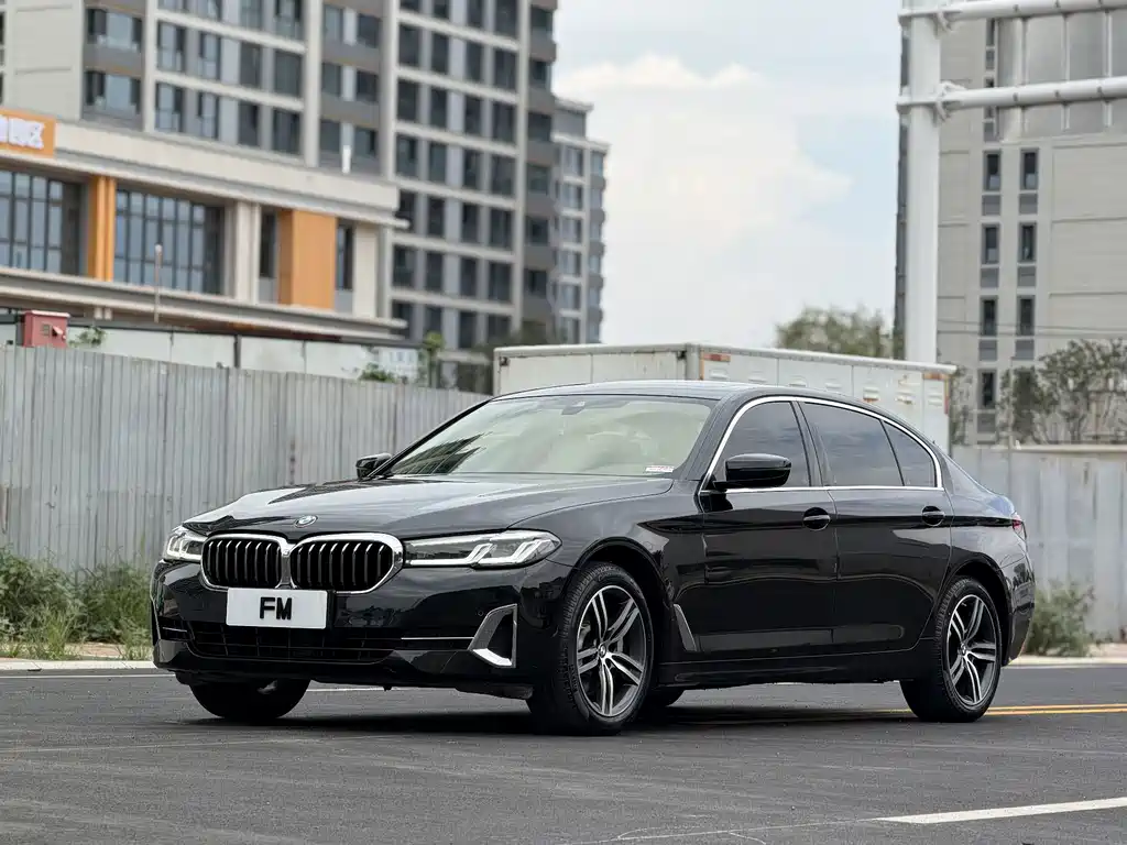 BMW 5 Series 2024 — фото 1