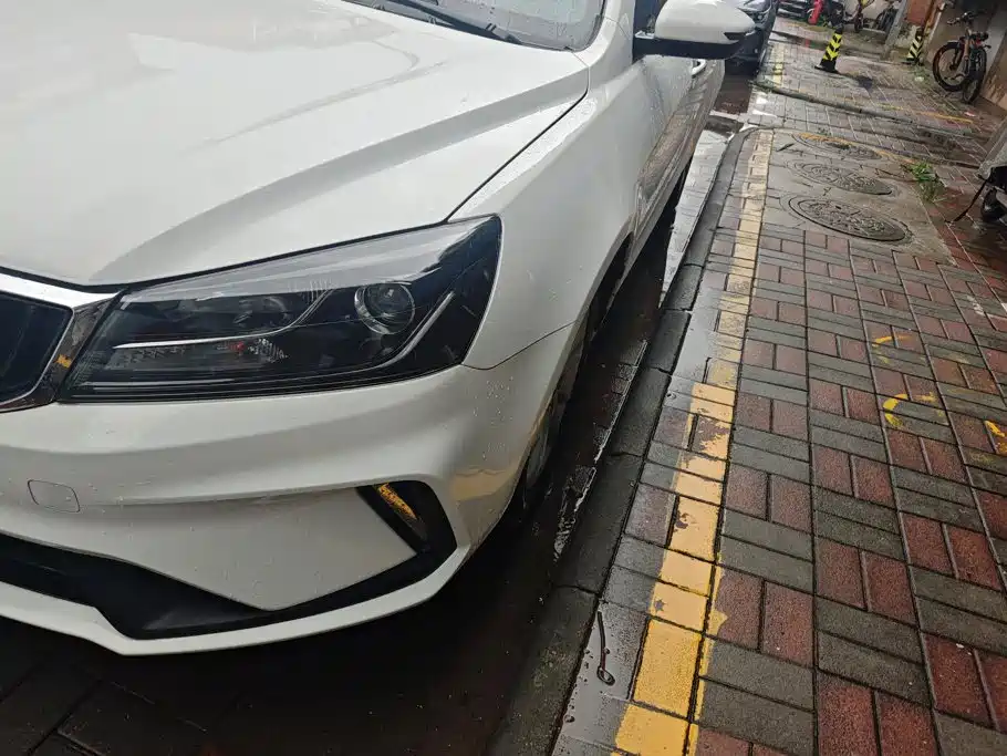 Geely Emgrand 2021
