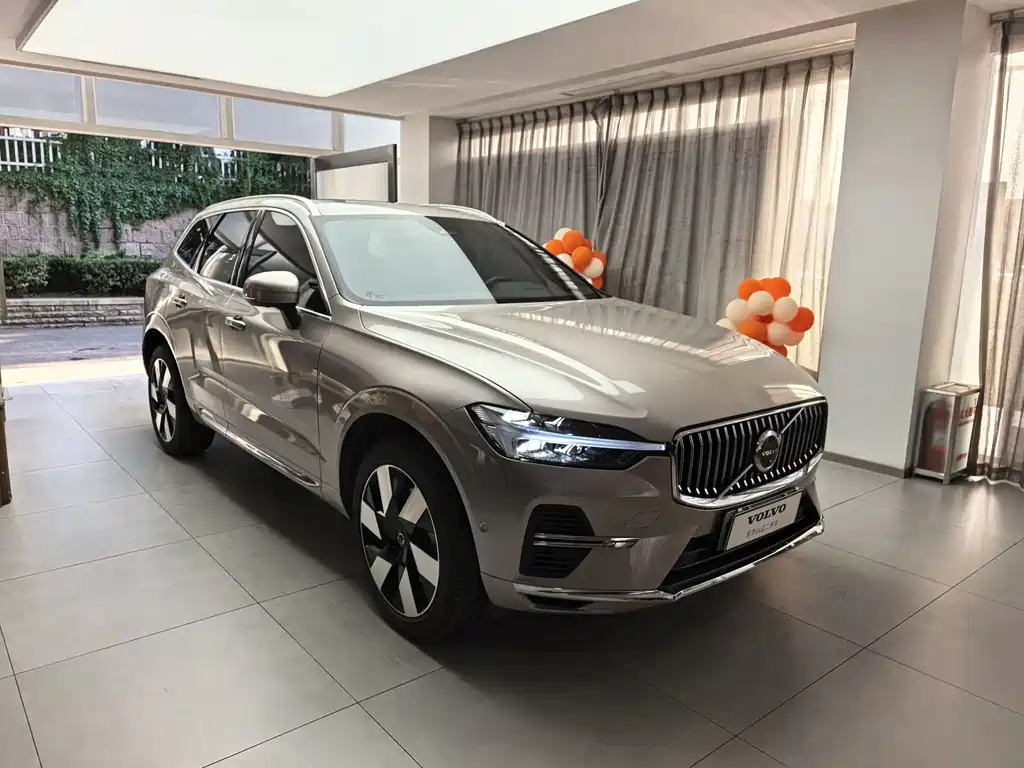 Volvo XC60 PHEV 2025 — фото 3