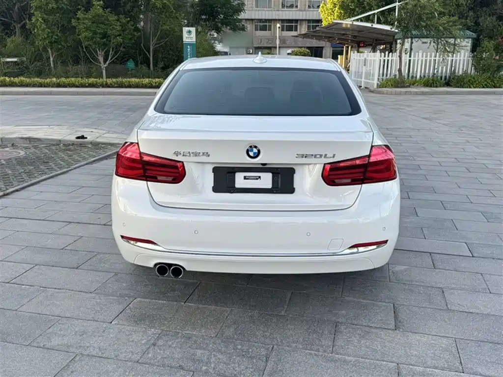 BMW 3 Series 2017 — фото 11
