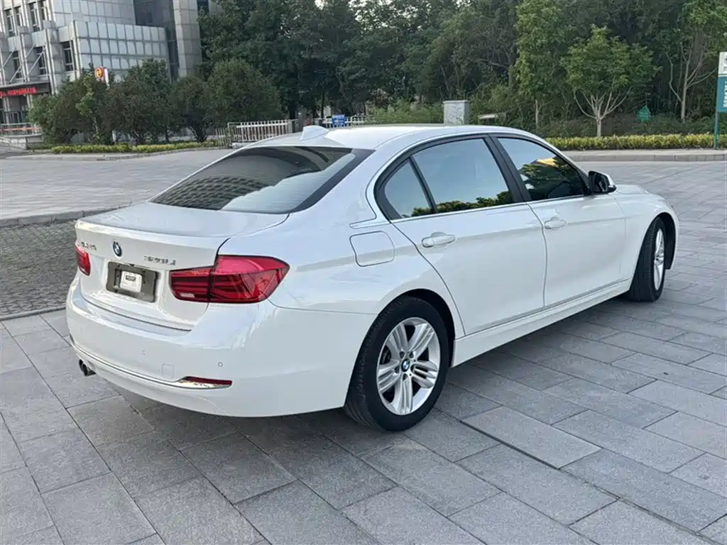 BMW 3 Series 2017 — фото 12