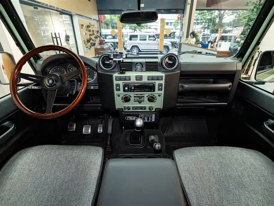 Land Rover Defender 2017 — фото 8