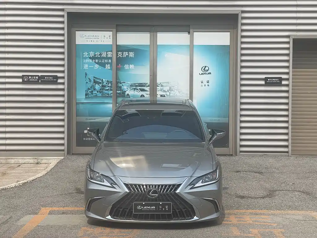 Lexus ES 2023