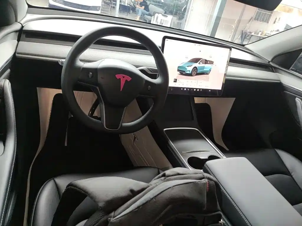 Tesla Model Y 2024 — фото 10