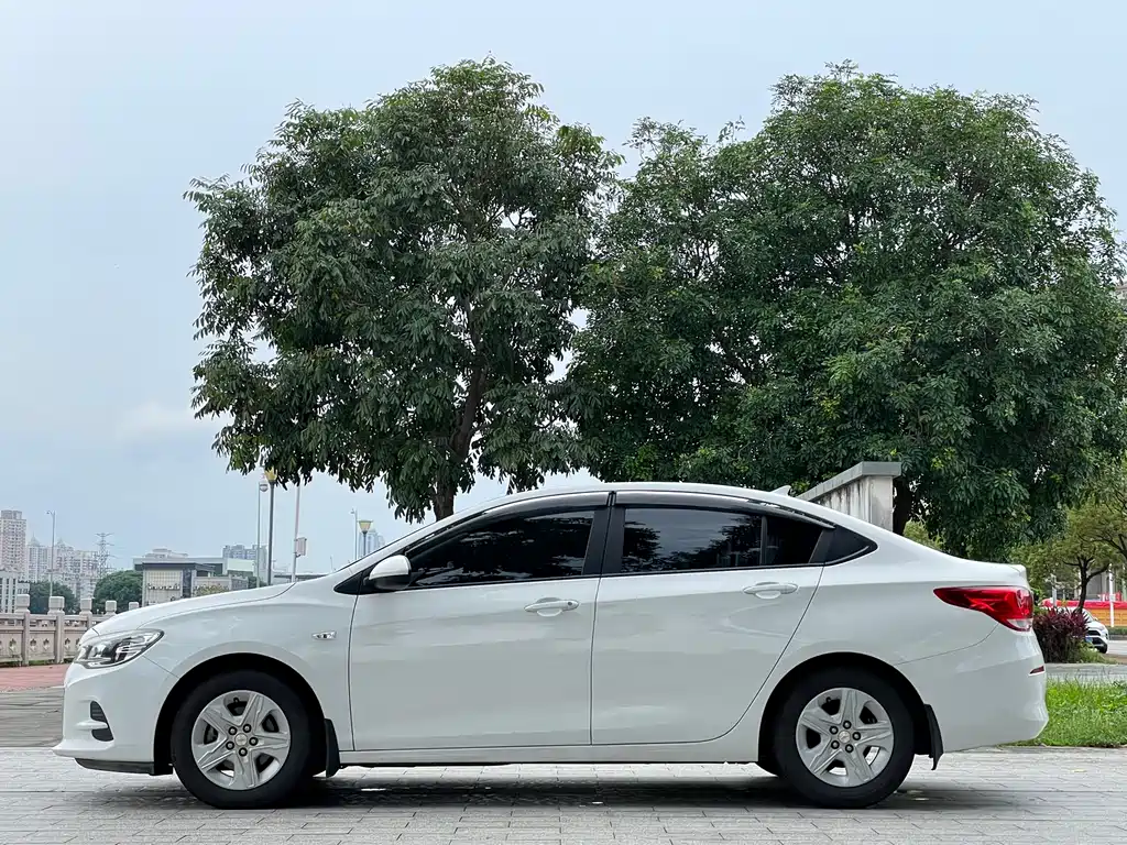 Chevrolet Cavalier 2018 — фото 13