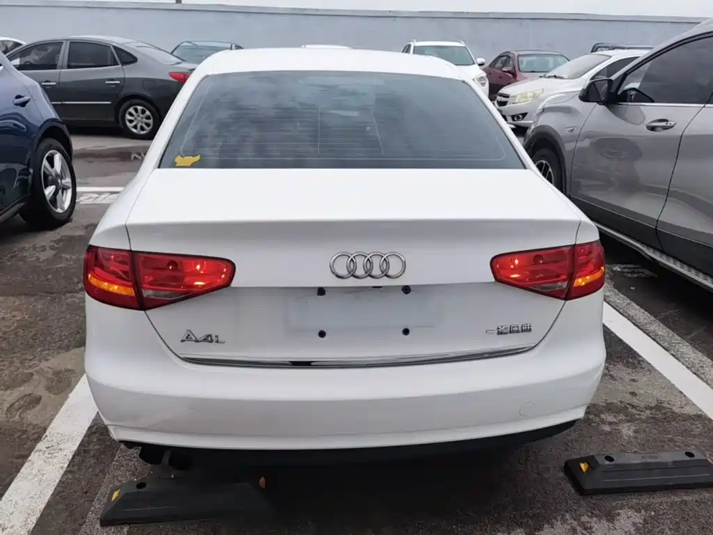 Audi A4L 2015