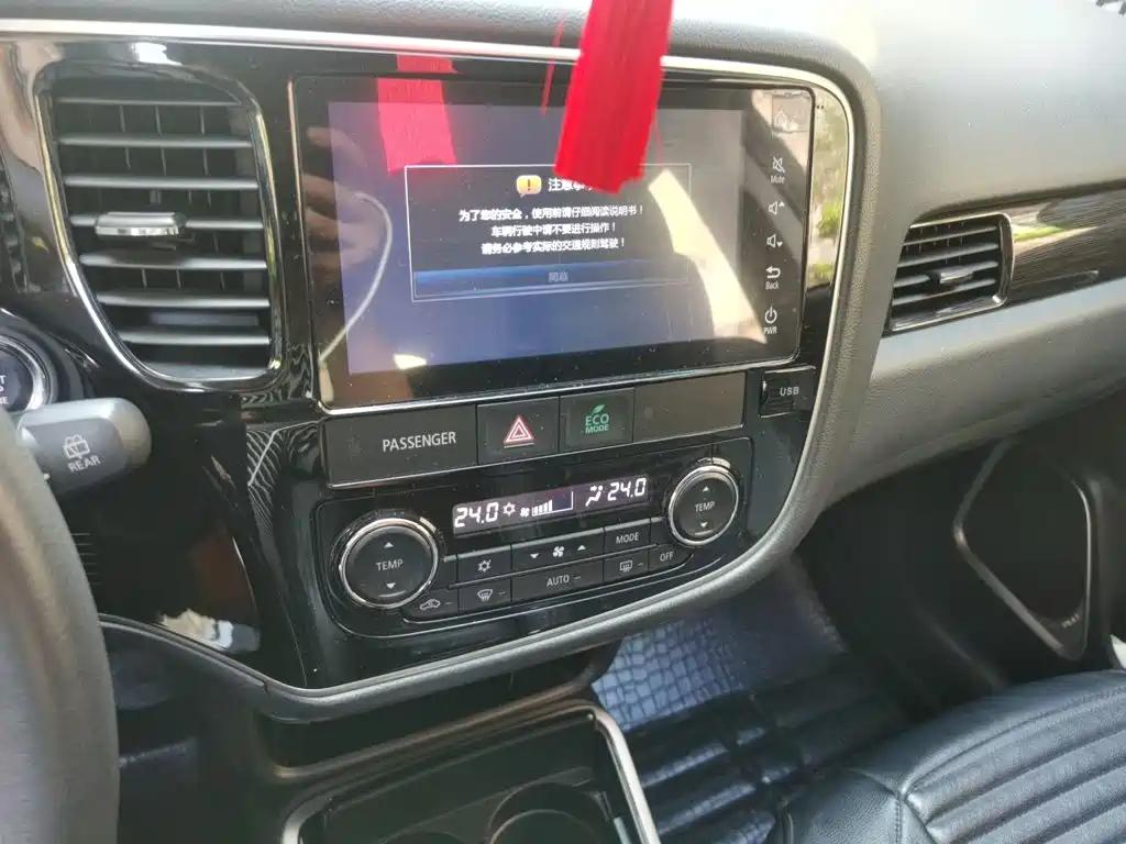 Mitsubishi Outlander 2017 — фото 10