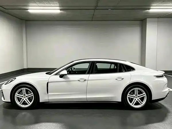Porsche Panamera 2025