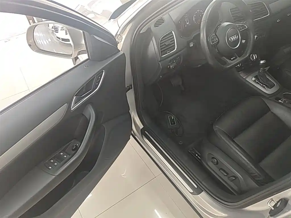 Audi Q3 2014 — фото 16