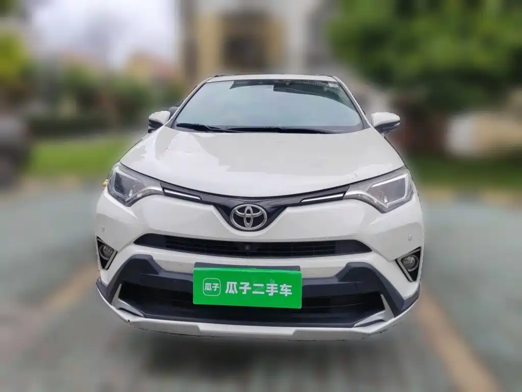 Toyota RAV4 2018 — фото 24