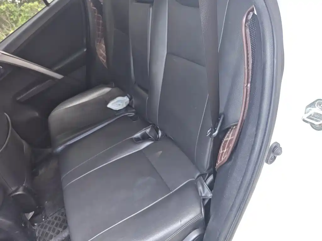 Toyota RAV4 2019 — фото 15