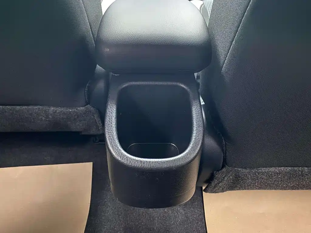 Toyota Yaris L 2022 — фото 11