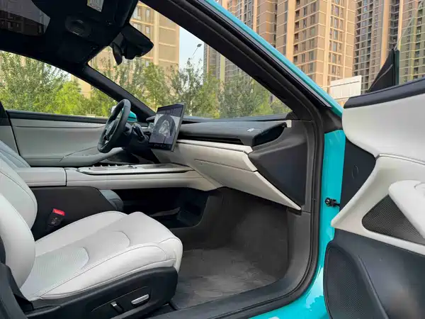 Xiaomi SU7 2024