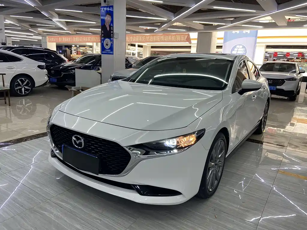 Mazda 3 Axela 2022 — фото 1