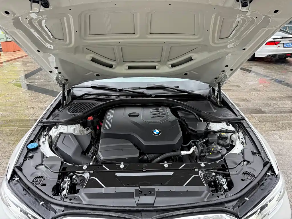 BMW 3 Series 2019 — фото 11