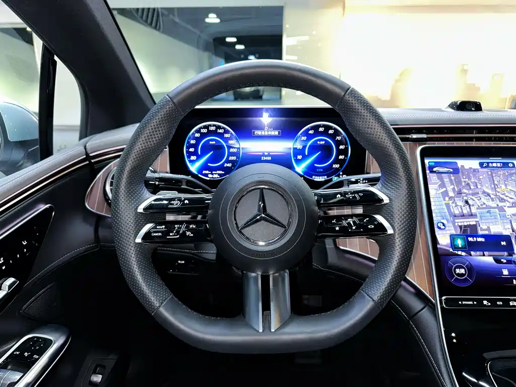 Mercedes-Benz EQE 2023 — фото 17