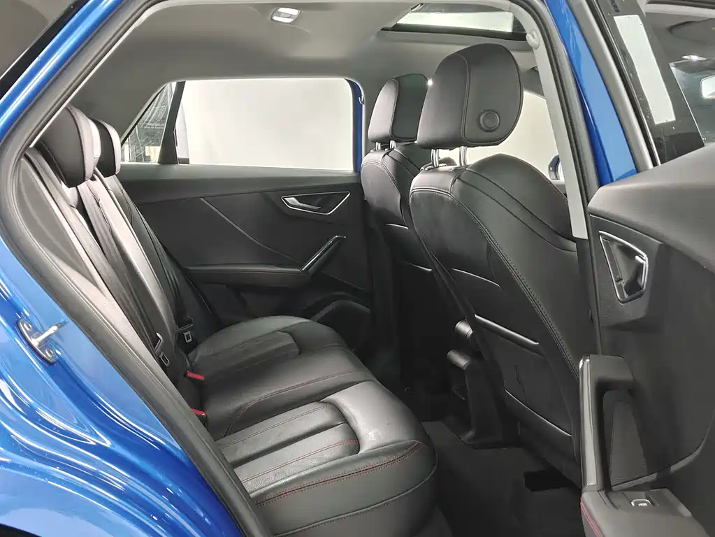Audi Q2L 2023 — фото 18