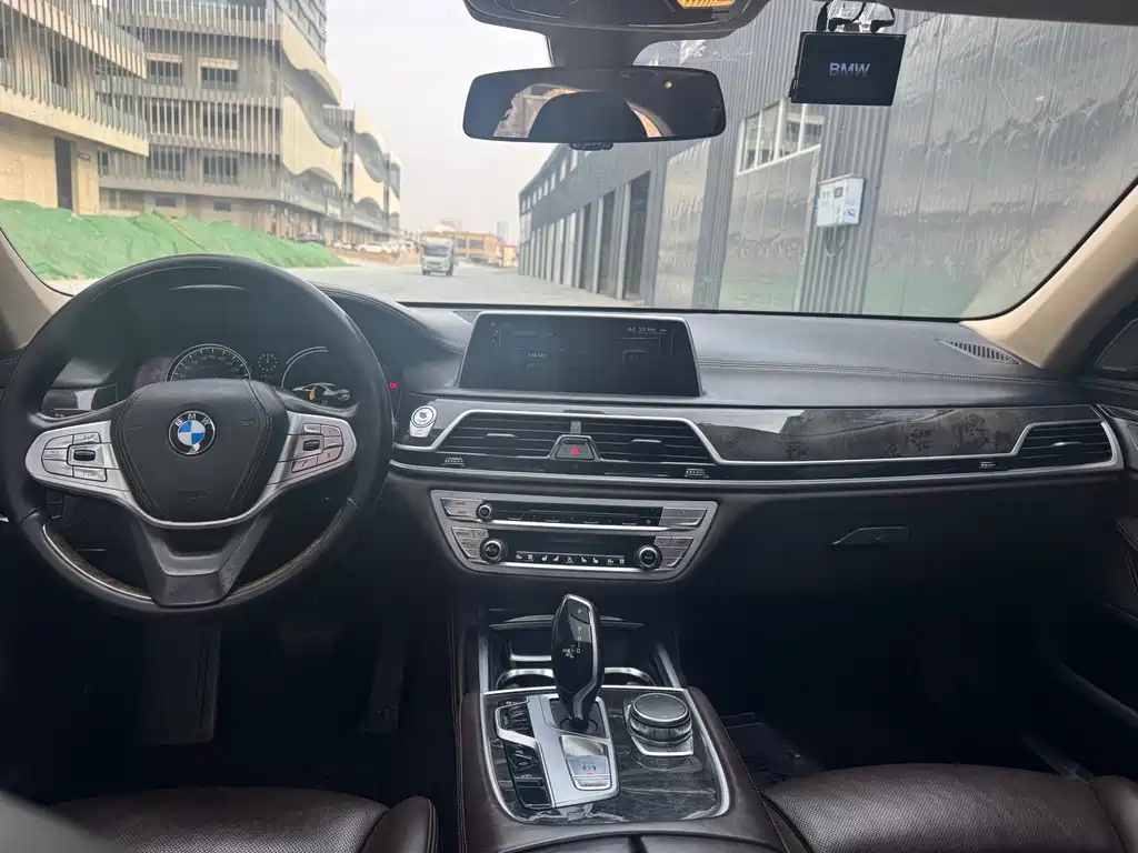 BMW 7 Series 2016 — фото 8