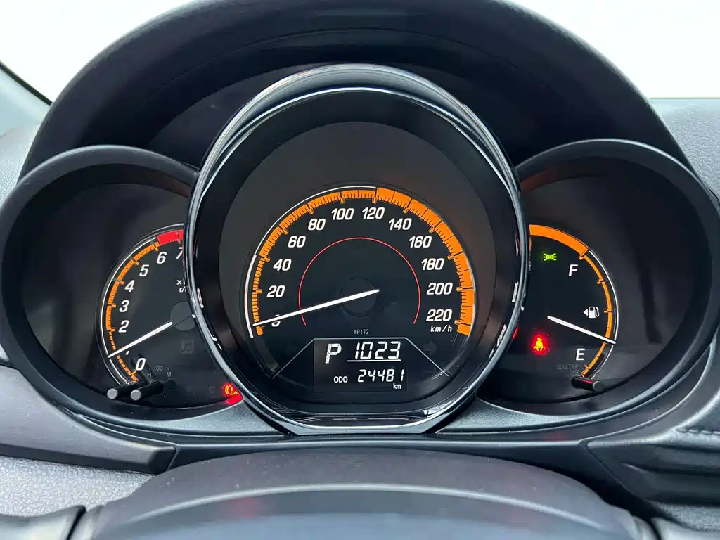 Toyota Yaris L 2022 — фото 9