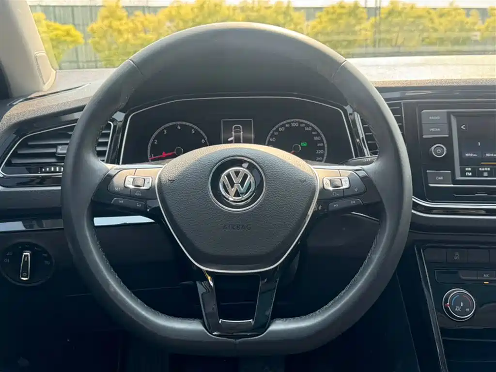 Volkswagen T-Roc 2019 — фото 16
