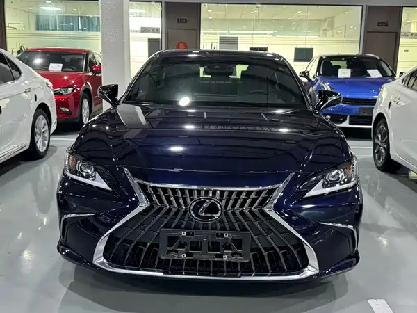 Lexus ES 2023