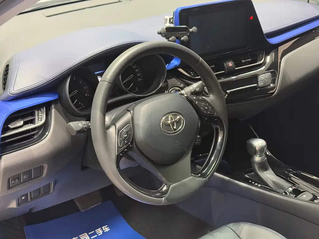 Toyota C-HR 2021 — фото 12