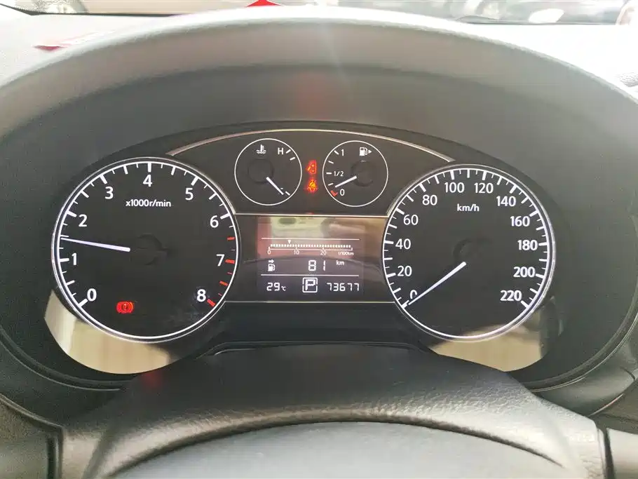 Nissan Tiida 2015 — фото 14