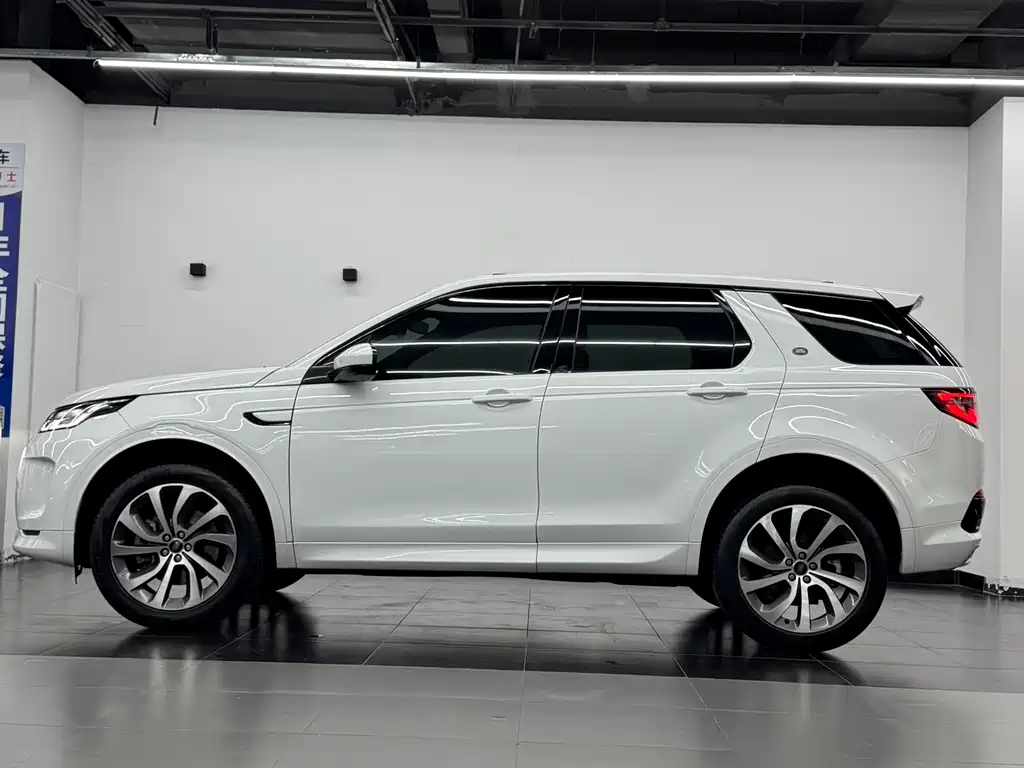 Land Rover Discovery Sport 2023 — фото 12