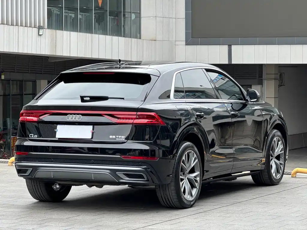 Audi Q8 2022 — фото 11