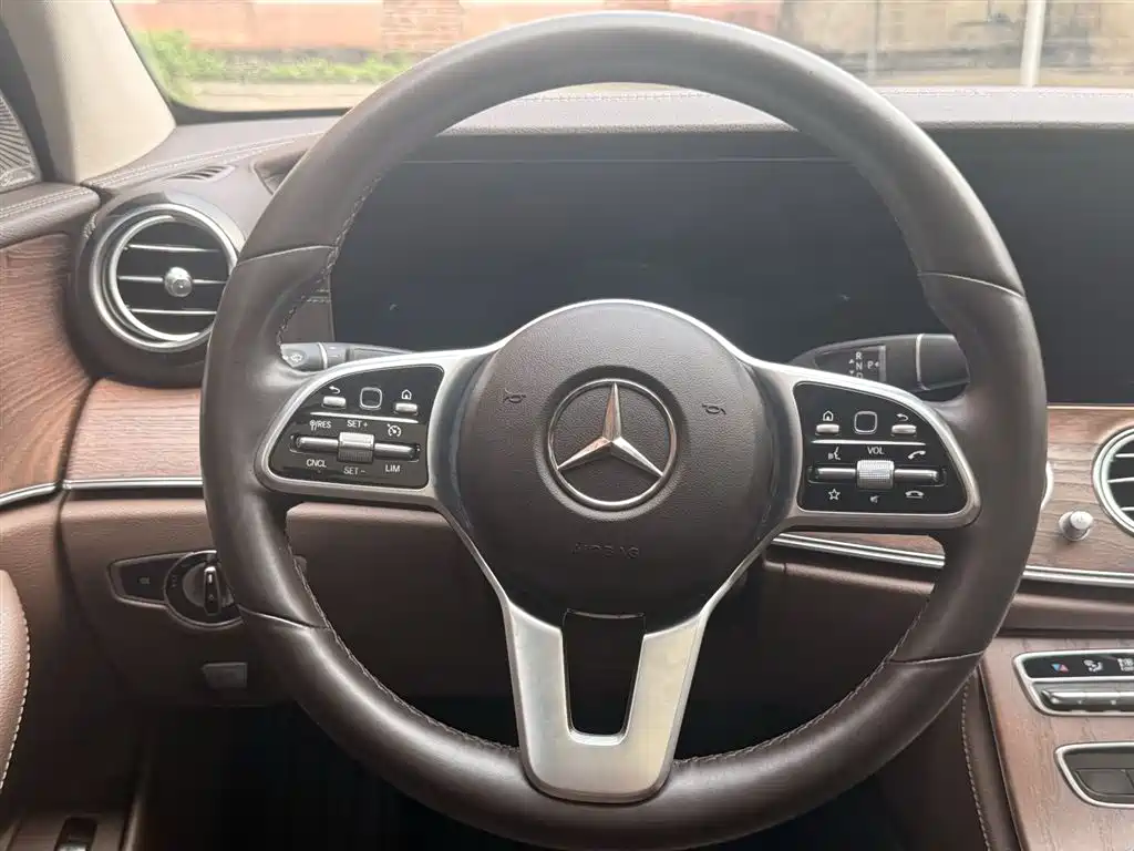 Mercedes-Benz E-Class 2020 — фото 11