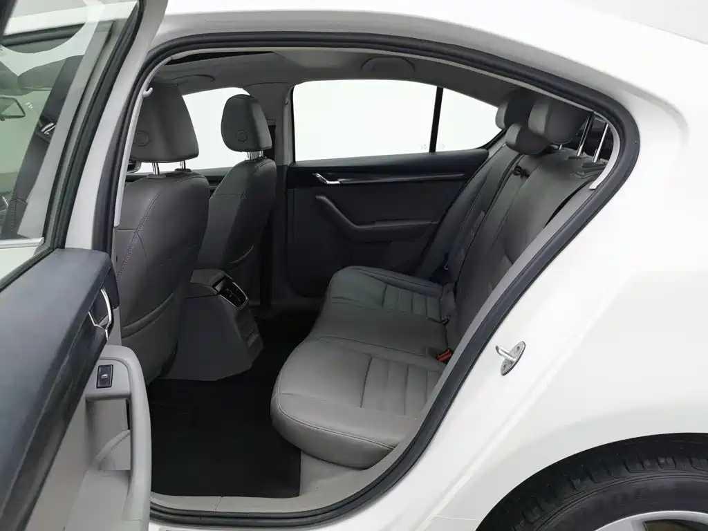 Skoda Octavia 2015 — фото 15