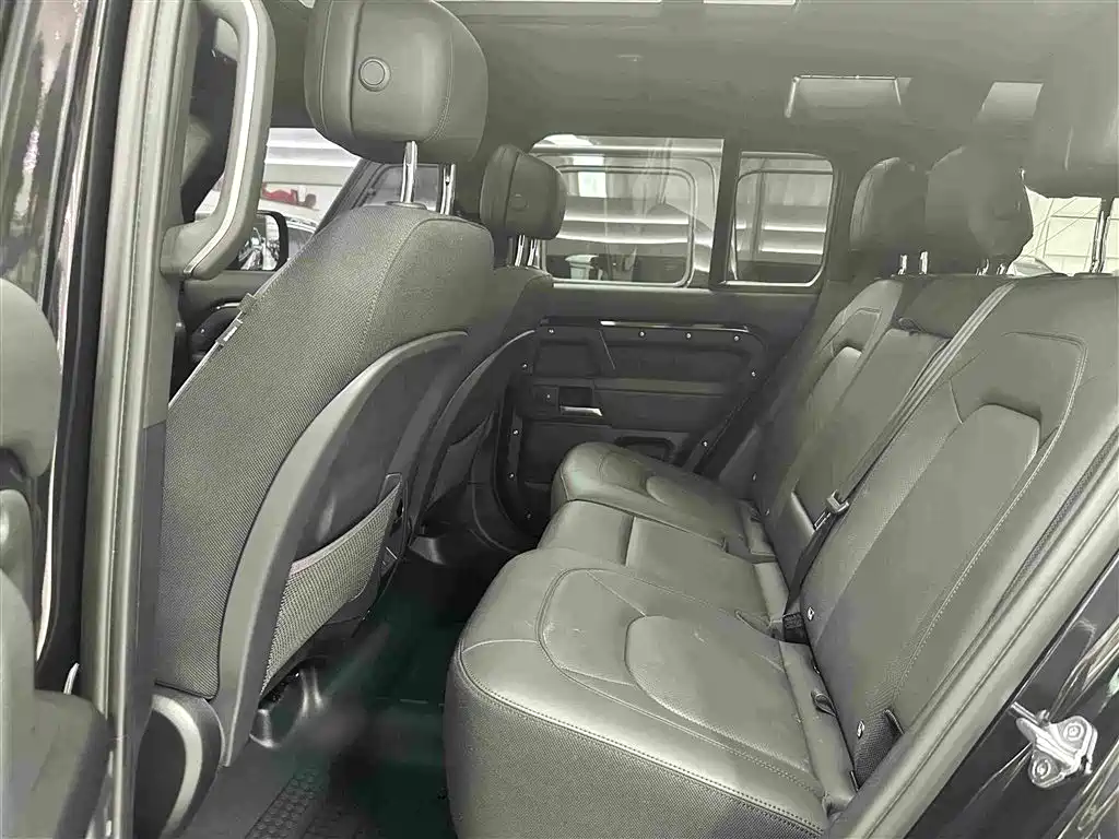 Land Rover Defender 2026 — фото 16
