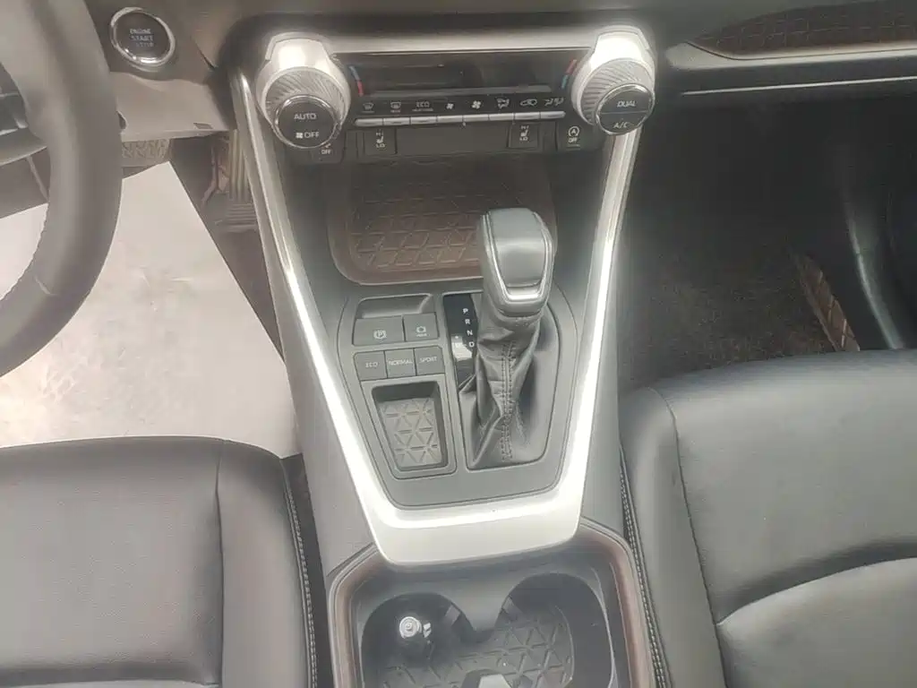 Toyota RAV4 2020 — фото 14