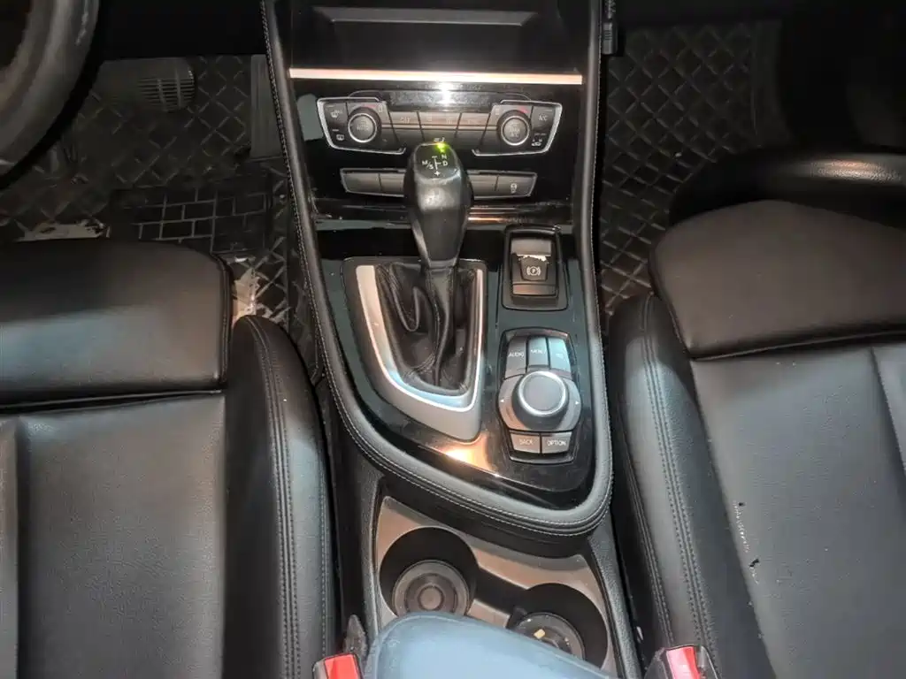 BMW 2 Series Active Tourer 2017 — фото 14