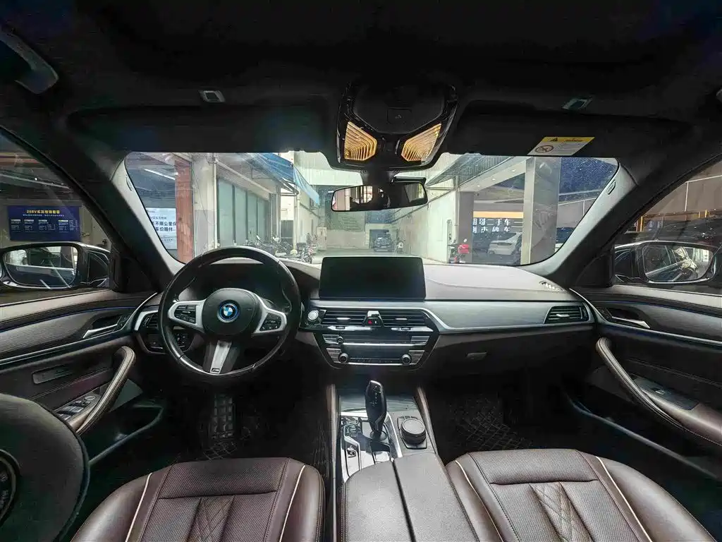 BMW 5 Series New Energy 2022 — фото 9