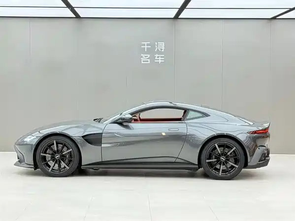 Aston Martin V8 Vantage 2018