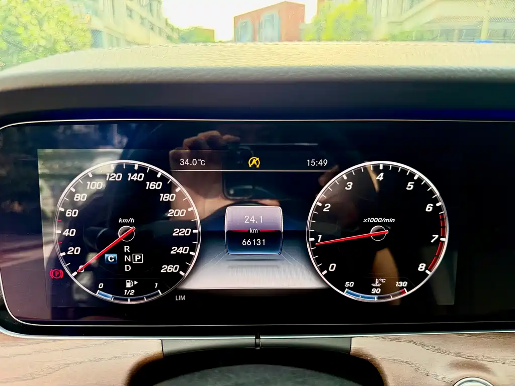 Mercedes-Benz E-Class 2020 — фото 11