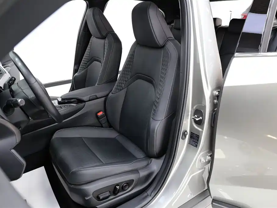 Lexus UX 2022
