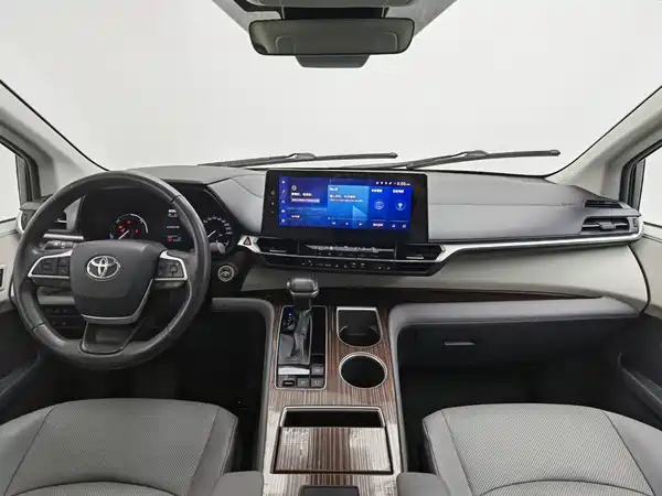 Toyota Granvia 2024