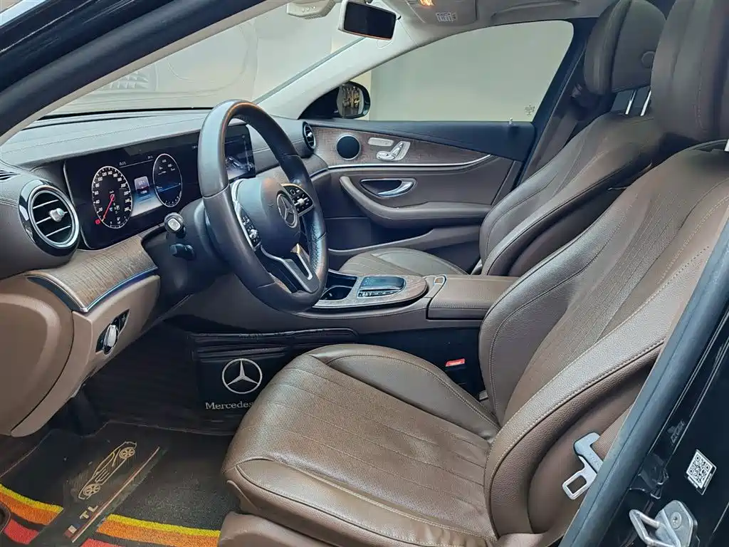 Mercedes-Benz E-Class 2019 — фото 17