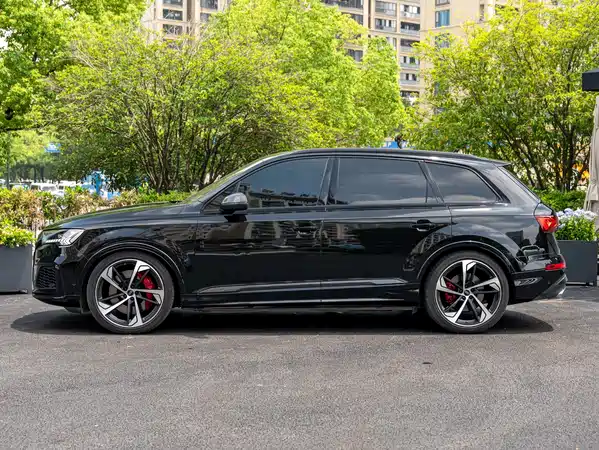 Audi SQ7 2025