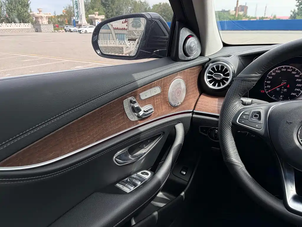 Mercedes-Benz E-Class 2018 — фото 14