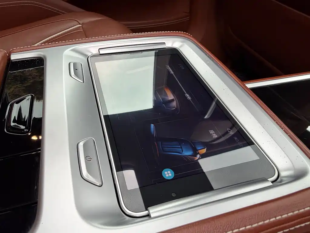BMW 7 Series 2018 — фото 19