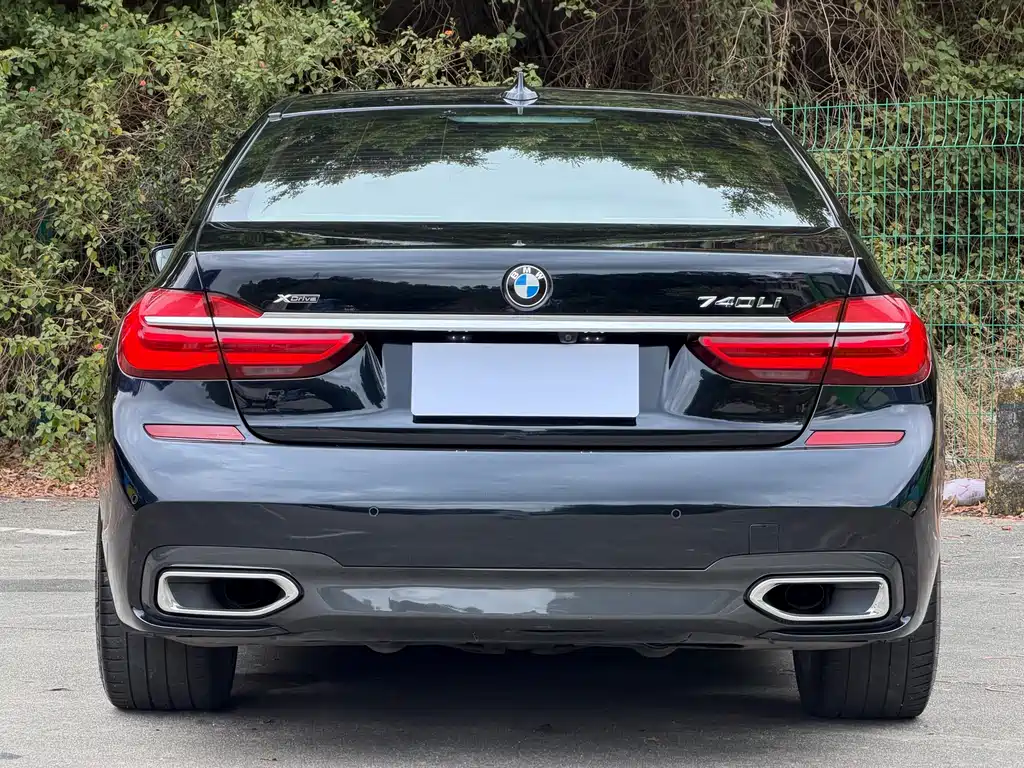 BMW 7 Series 2018 — фото 25