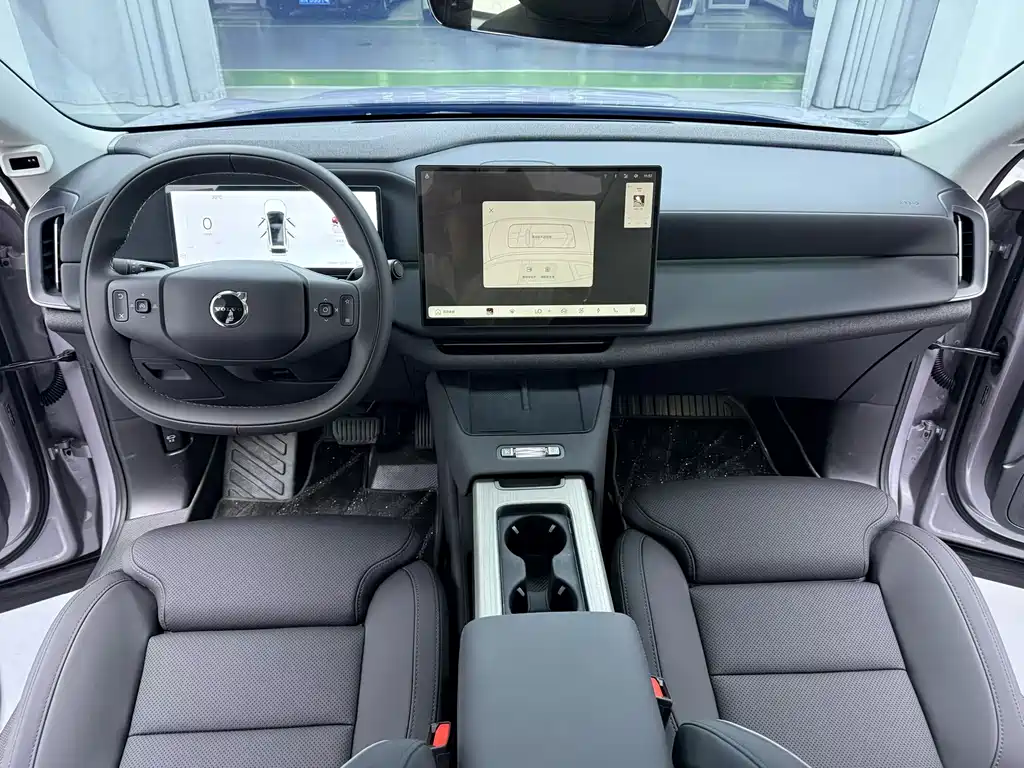 Volvo XC70 PHEV 2025