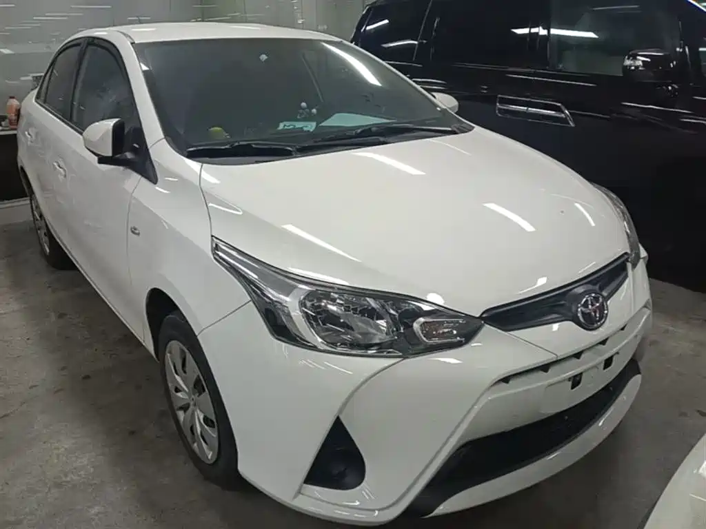 Toyota Yaris L 2021